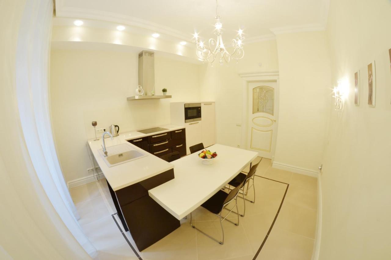 Apartma Premium การ์โลวีวารี ภายนอก รูปภาพ