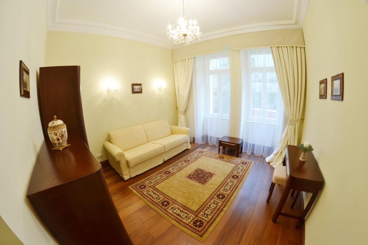 Apartma Premium การ์โลวีวารี ภายนอก รูปภาพ