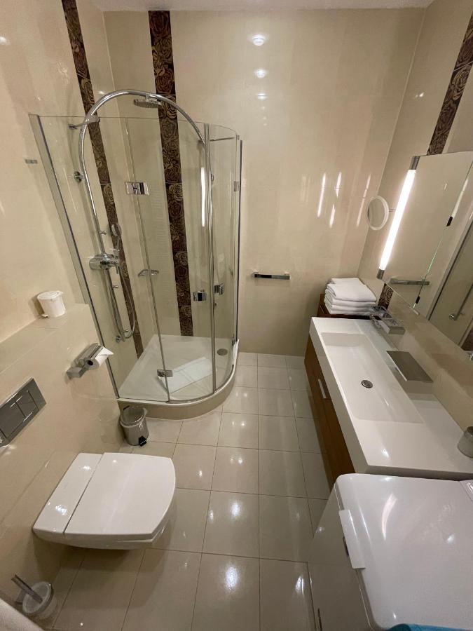 Apartma Premium การ์โลวีวารี ภายนอก รูปภาพ