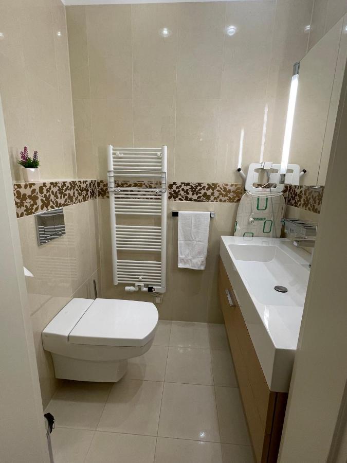 Apartma Premium การ์โลวีวารี ภายนอก รูปภาพ