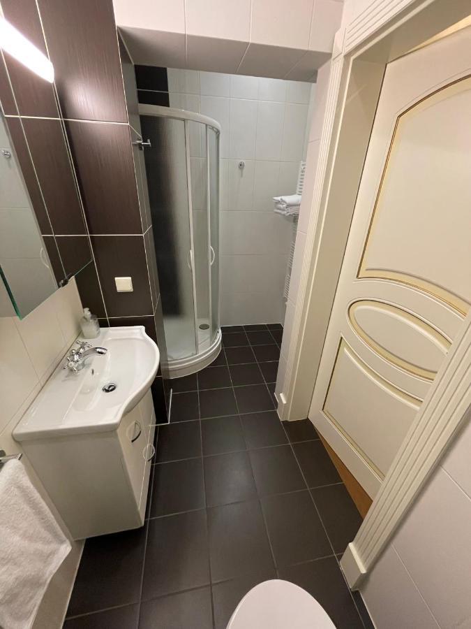 Apartma Premium การ์โลวีวารี ภายนอก รูปภาพ