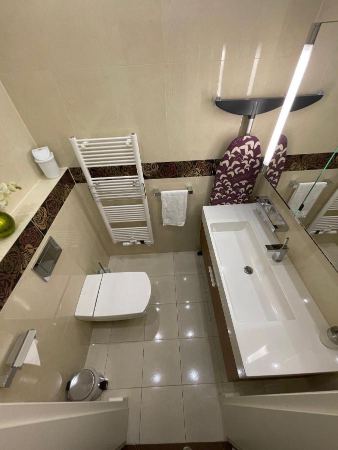 Apartma Premium การ์โลวีวารี ภายนอก รูปภาพ